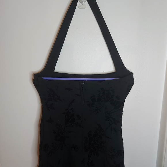 Le Chateau Black Velvet Embossed Halter Dress - Picture 7 of 8